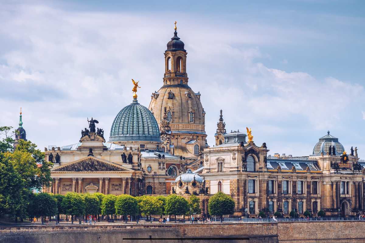 Where to Find Marijuana in Dresden, Saxony, Germany: A Friendly Guide for Smokers